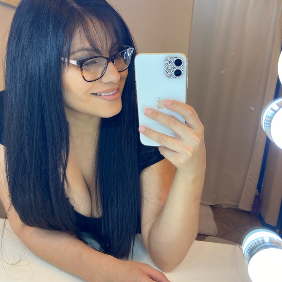 Meet your Posher, Revampthriftshop - Picture 2 of 4